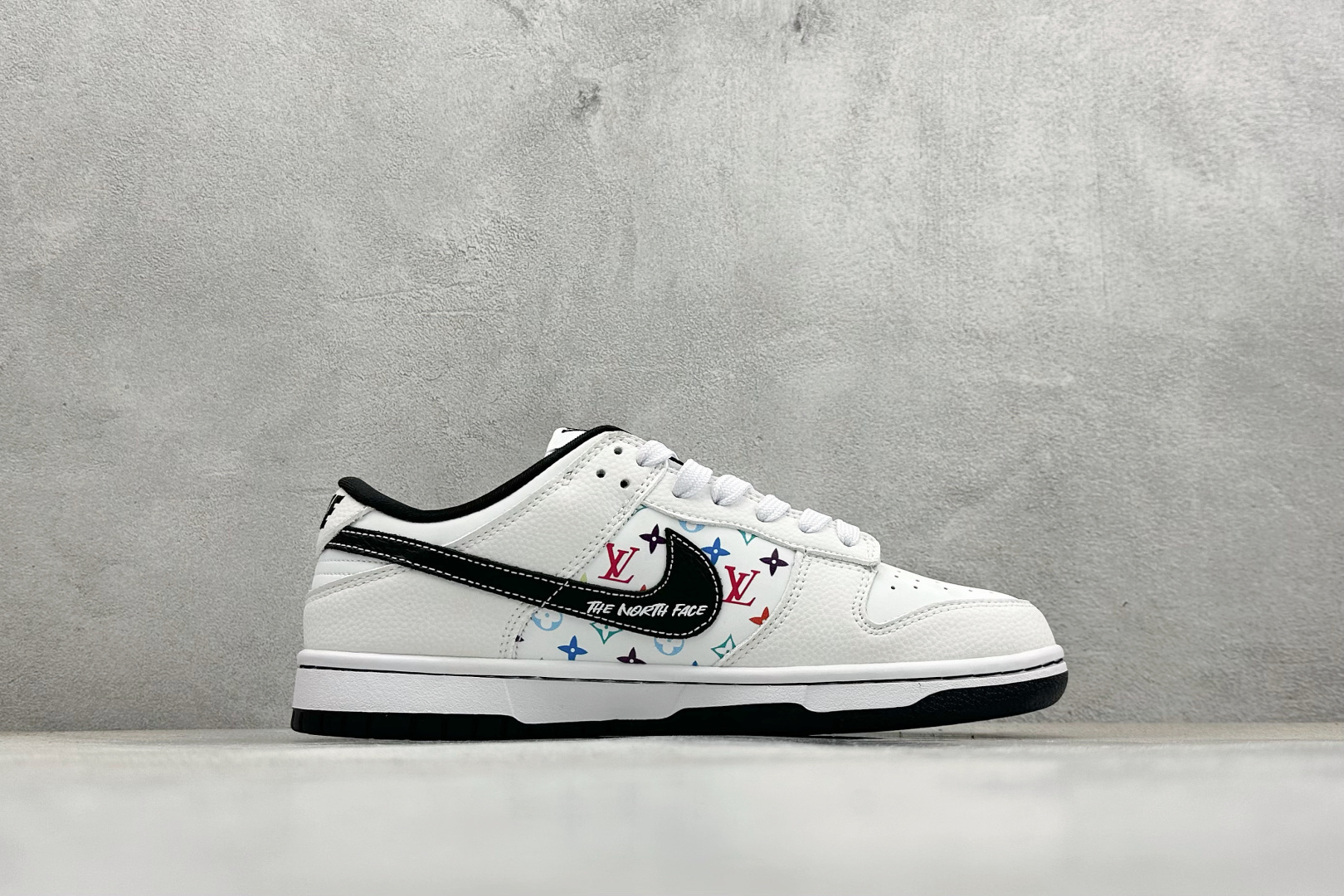 Nike SB Dunk Low“LV联名——白黑” 高端定制 低帮休闲板鞋 YF9511-908
