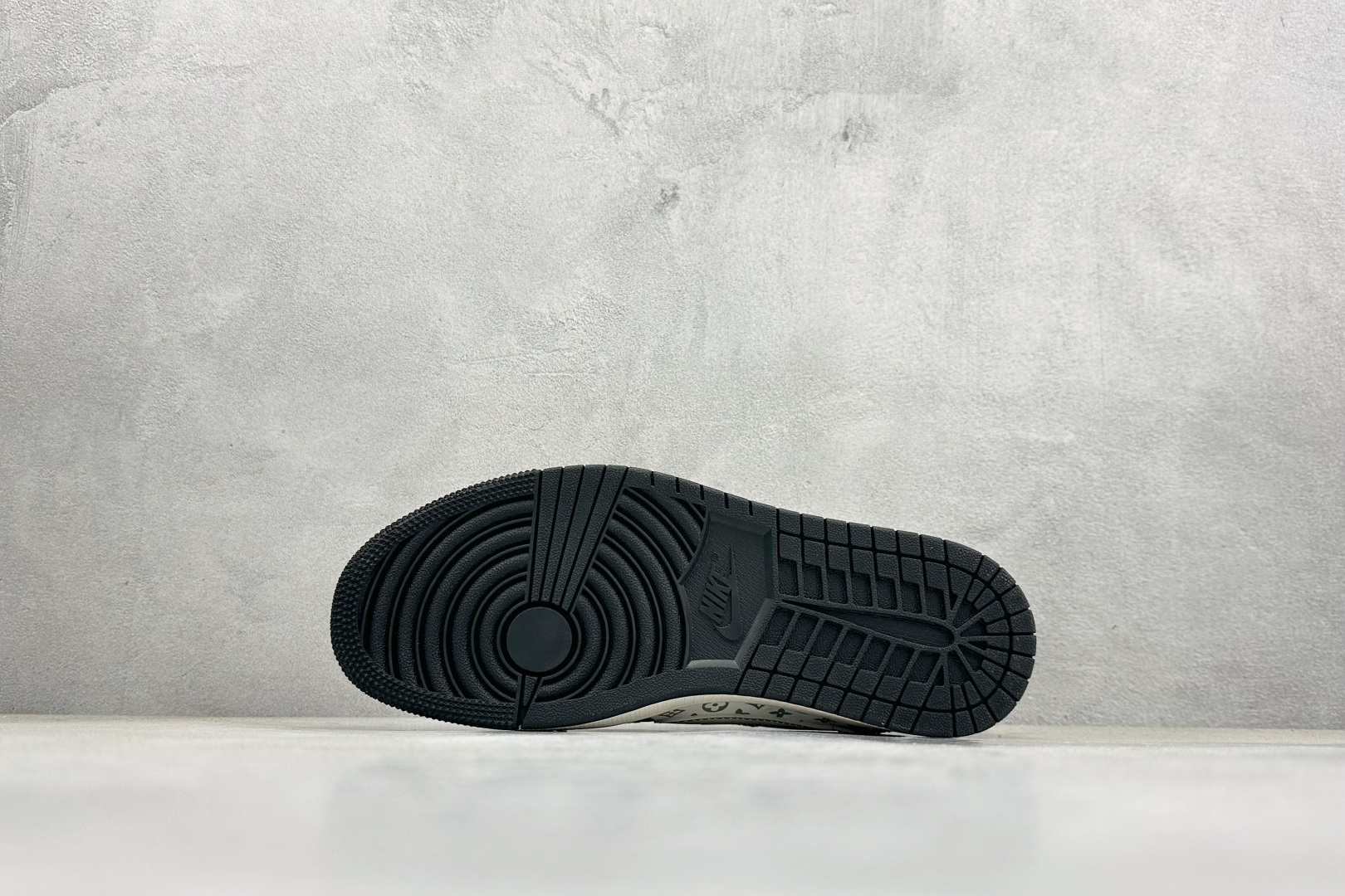 Travis Scott x Fragment Design x Air Jordan 1 Low SP AJ1 乔1 LV联名 黑牛仔布 低帮文化休闲板鞋 YX5066-327