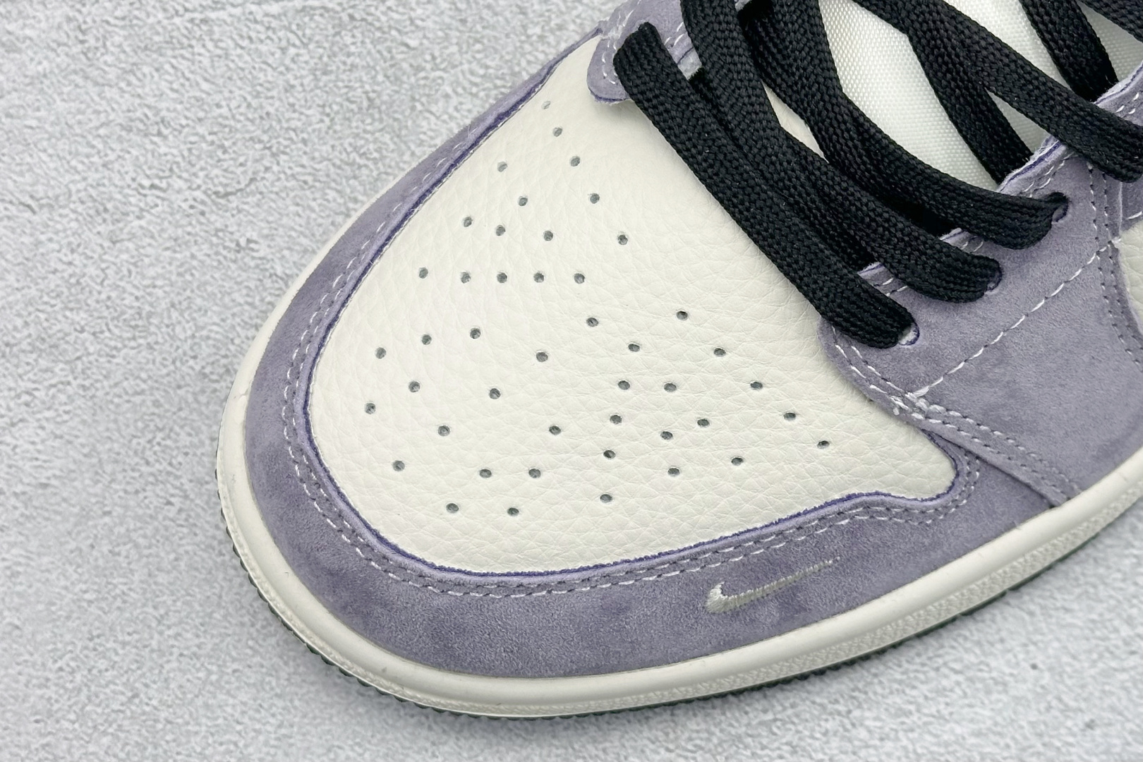 Nike Jordan Air Jordan 1“ Supreme联名——米灰黑猪八革” 高端定制 低帮 复古 减震 防滑 耐磨 篮球鞋 QL1988-003