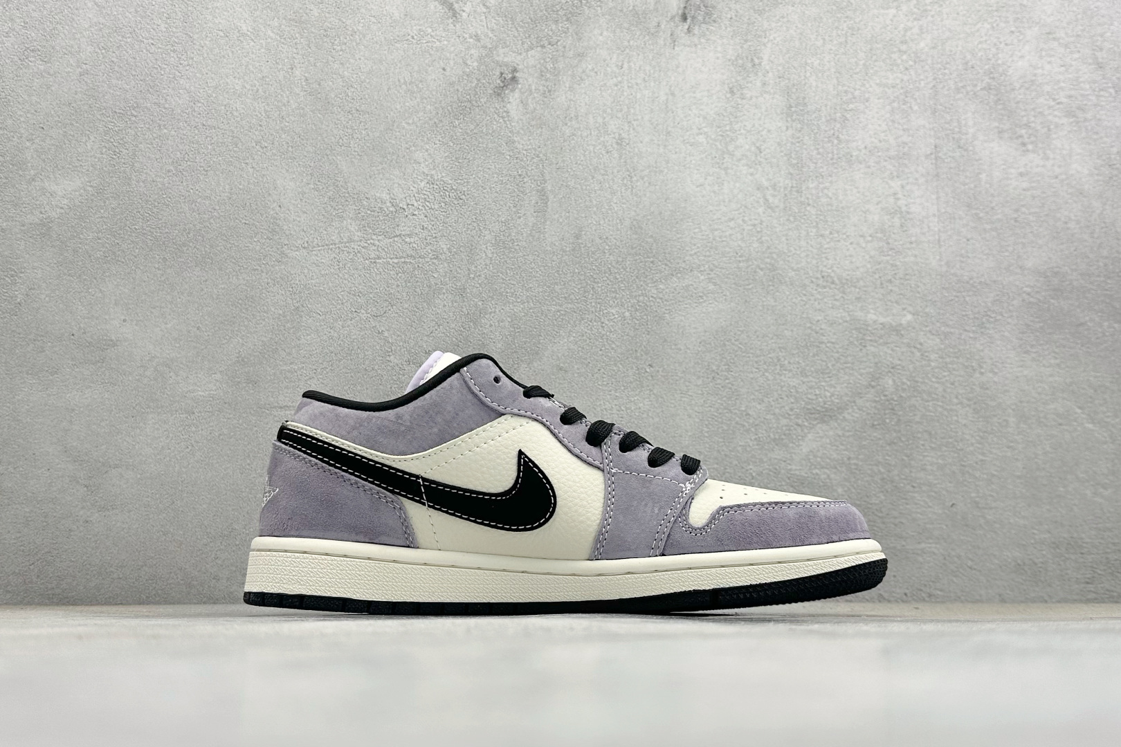 Nike Jordan Air Jordan 1“ Supreme联名——米灰黑猪八革” 高端定制 低帮 复古 减震 防滑 耐磨 篮球鞋 QL1988-003