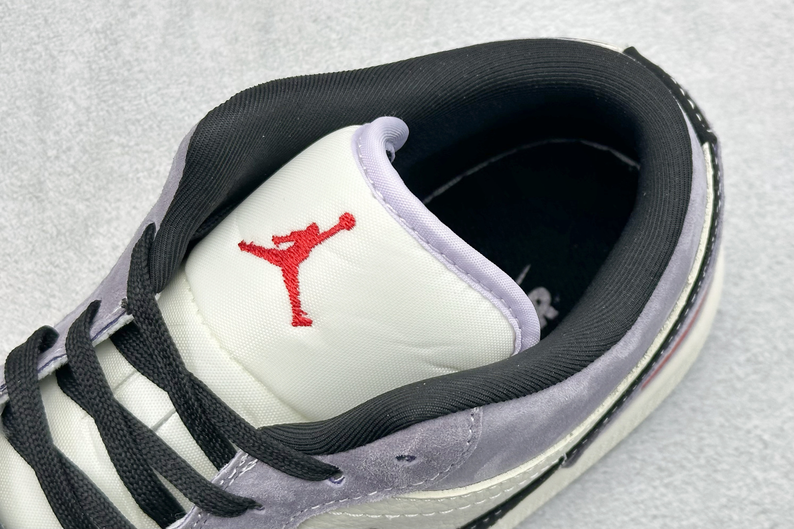 Nike Jordan Air Jordan 1“ Supreme联名——米灰黑猪八革” 高端定制 低帮 复古 减震 防滑 耐磨 篮球鞋 QL1988-003