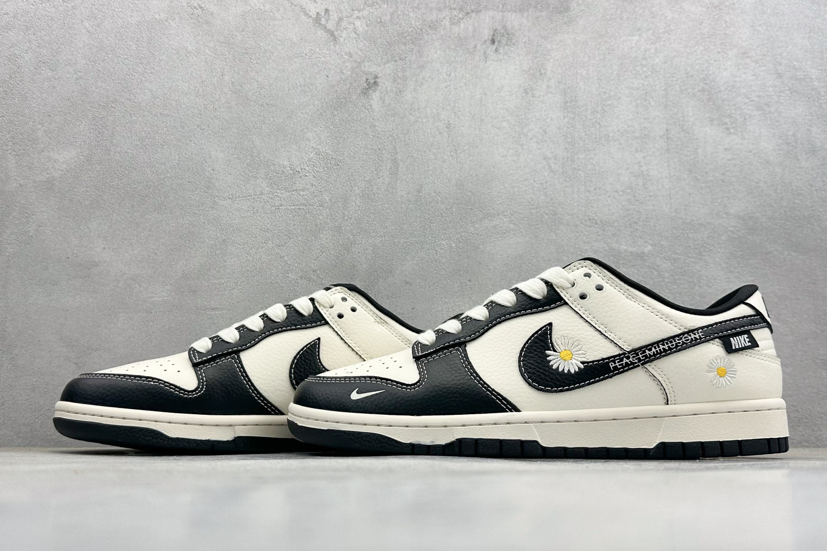 Nike SB Dunk Low 小雏菊联名 白黑雏菊刺绣 高端定制 低帮休闲板鞋 XD1588-245