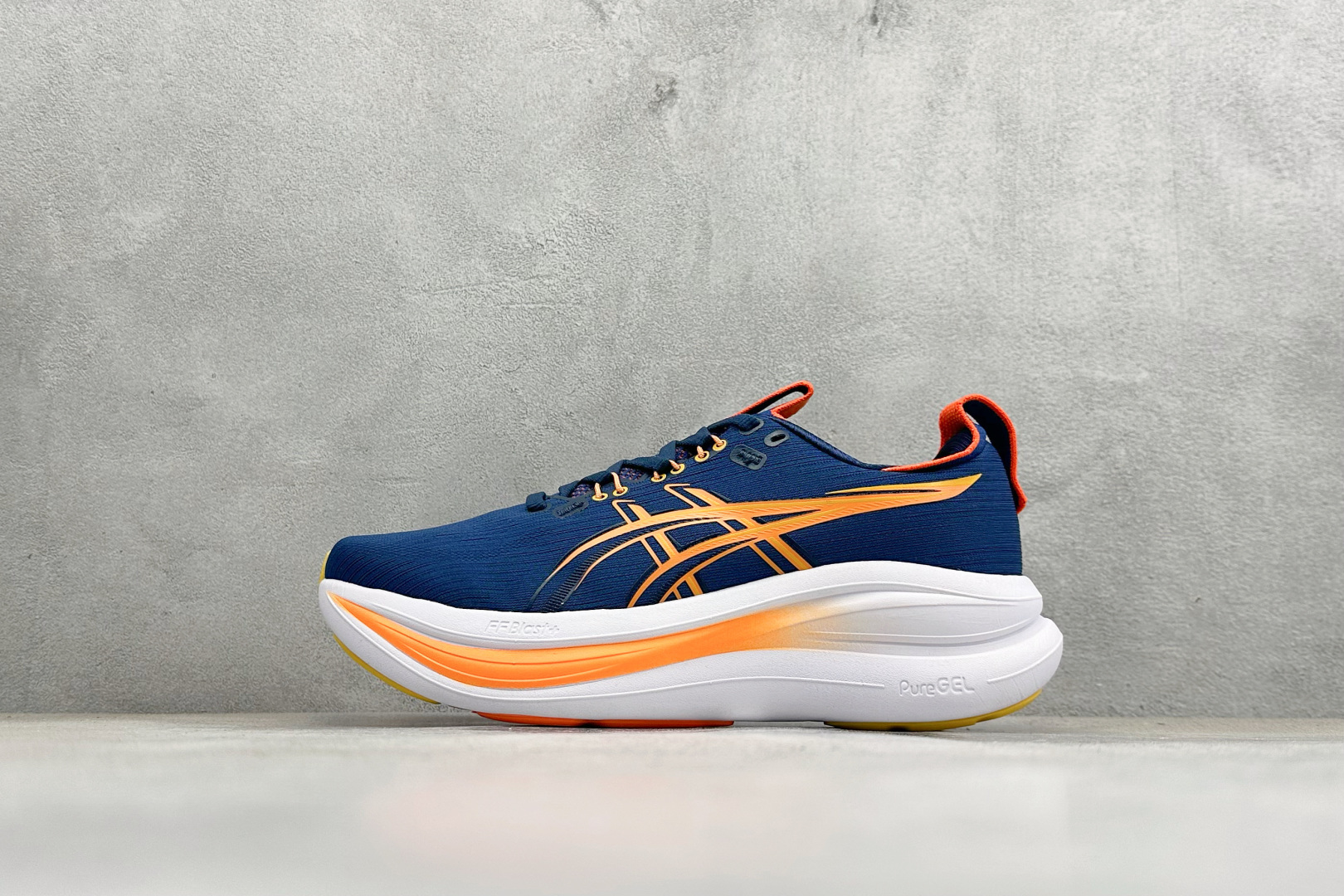 Asics Gel-Nimbus 28 亚瑟士复古透气缓震耐磨跑步鞋 1011C752-010