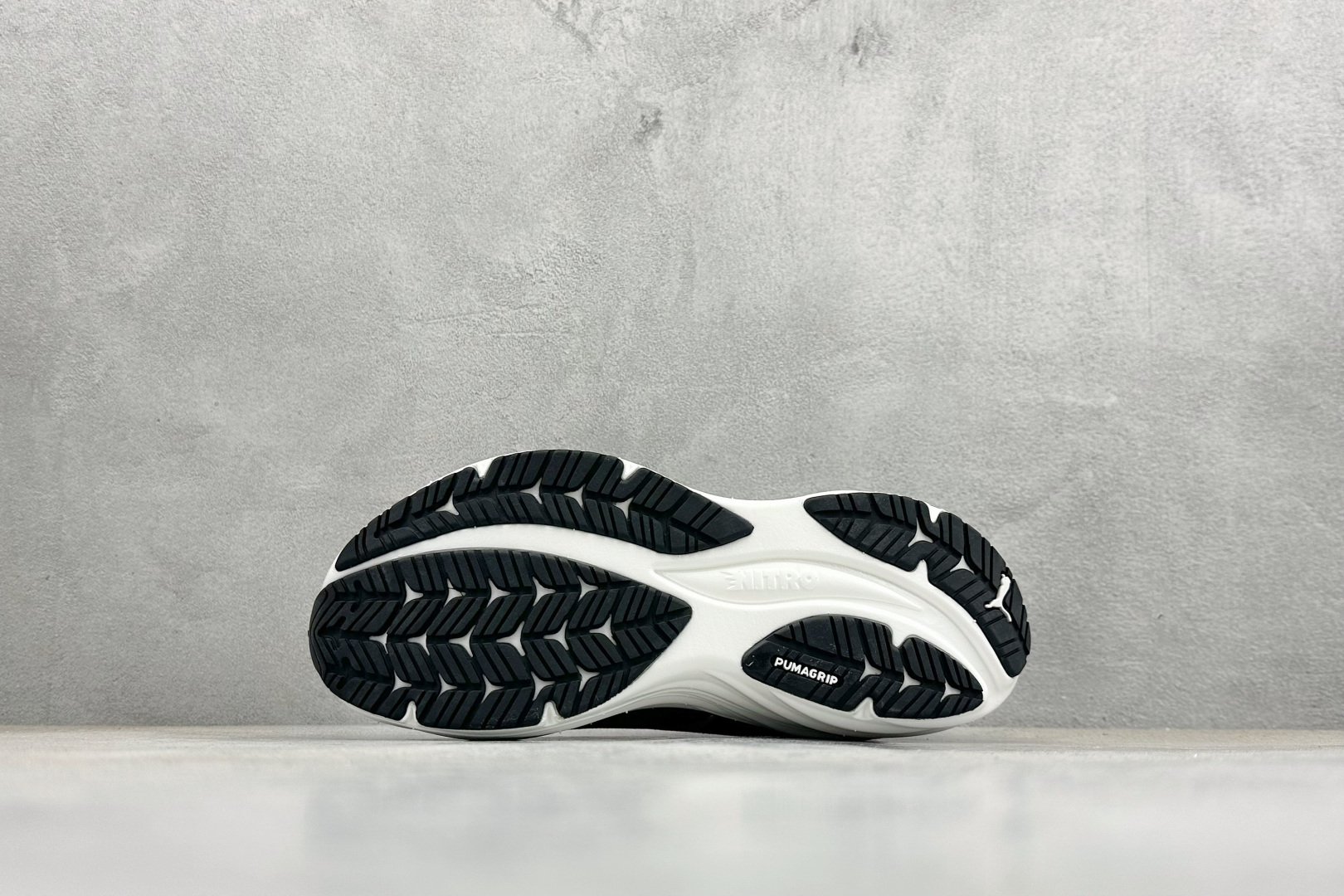 270 PUMA彪马Magnify Nitro 3 舒适百搭经典低帮跑步鞋 311046-01