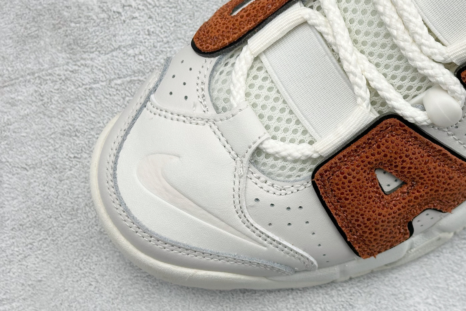 CK福利NK Air More Uptempo ’96 OG 皮蓬大AIR复古篮球鞋 以流行于街头的涂鸦