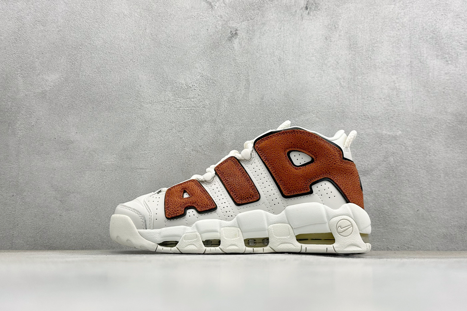 CK福利NK Air More Uptempo ’96 OG 皮蓬大AIR复古篮球鞋 以流行于街头的涂鸦