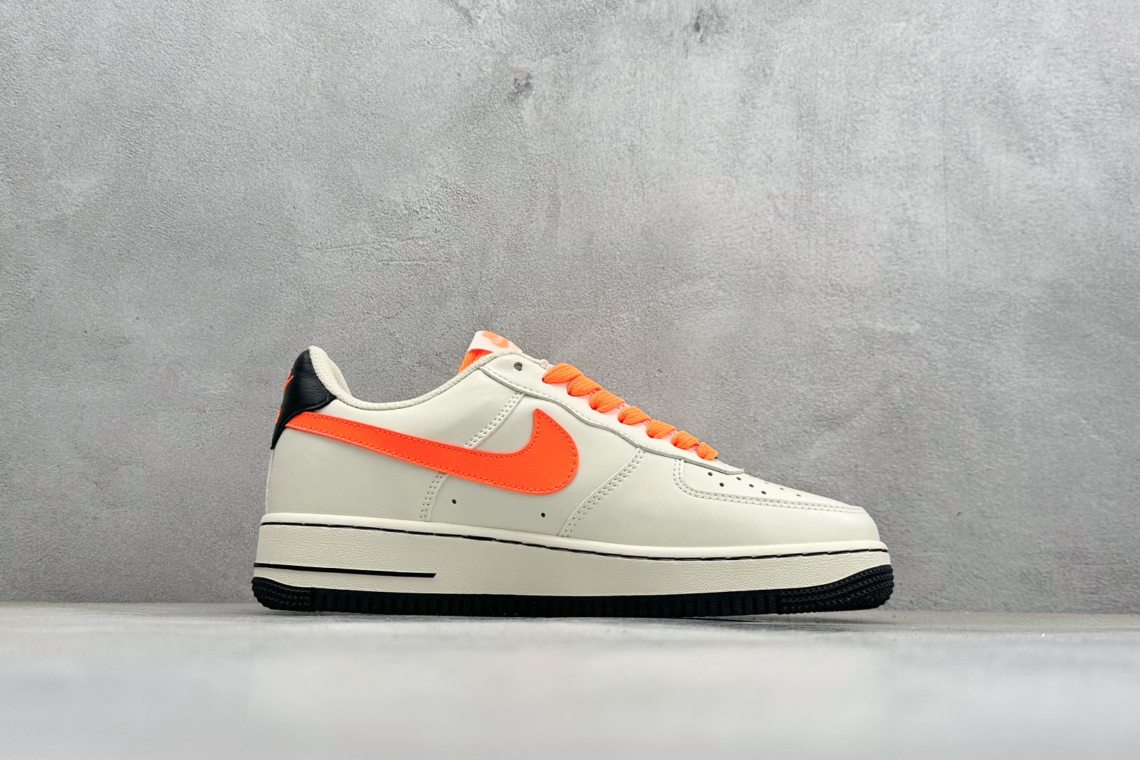 SC版Nike Air Force 1'07 Low 米白艳橙 空军低帮休闲板鞋 NH0601-582