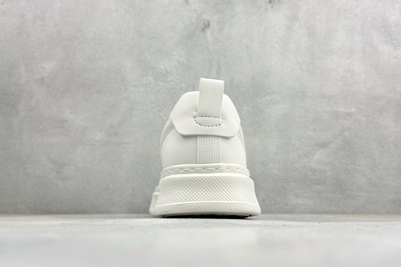 Valentino 华伦天奴 Rockstud untitled 厚底休闲铆钉小白鞋 P38566H