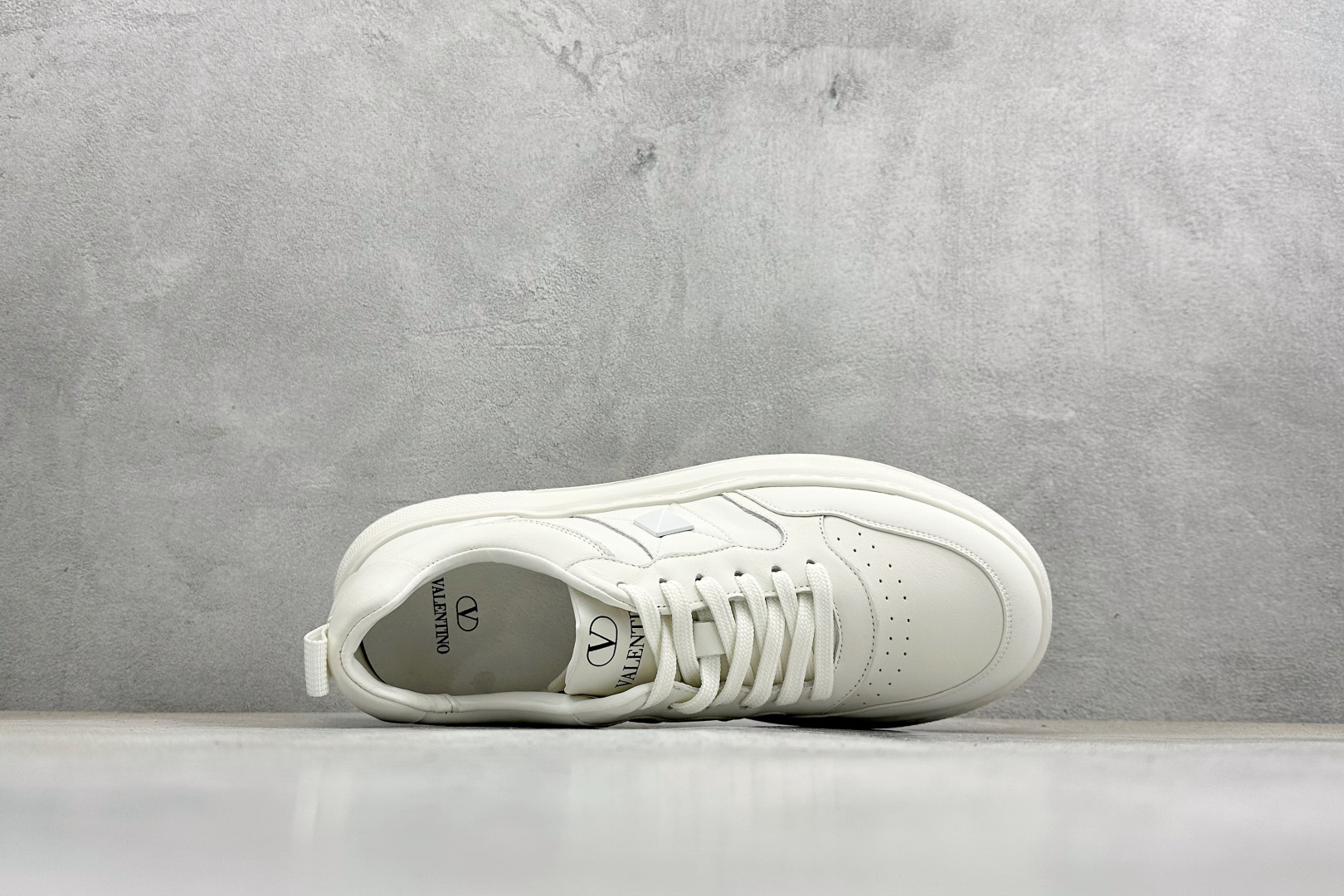 Valentino 华伦天奴 Rockstud untitled 厚底休闲铆钉小白鞋 P38566H