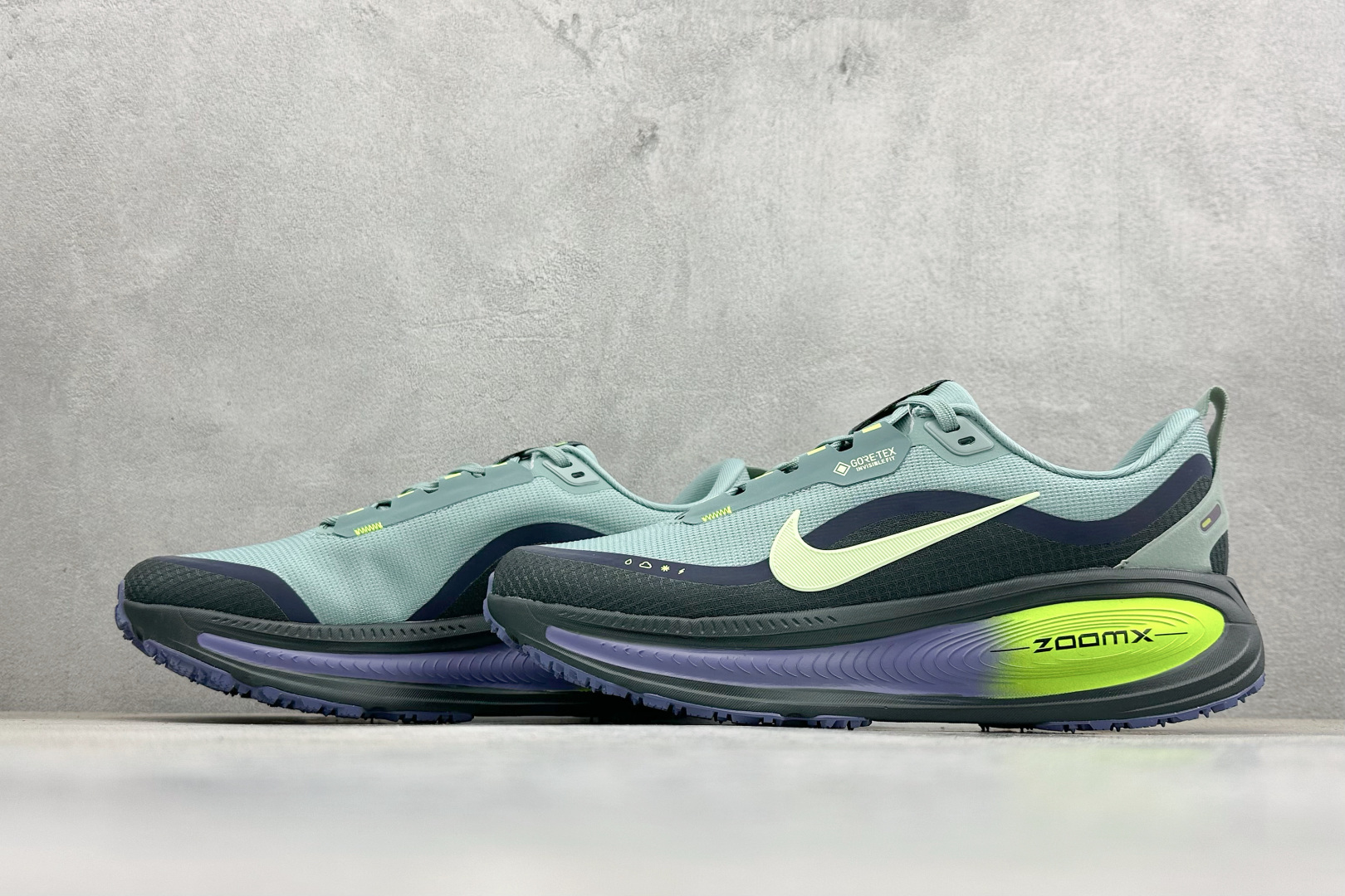 RS版Nike Air Zoom Vomero 18 GTX 缓震休闲跑鞋 货号：HQ7001-300尺