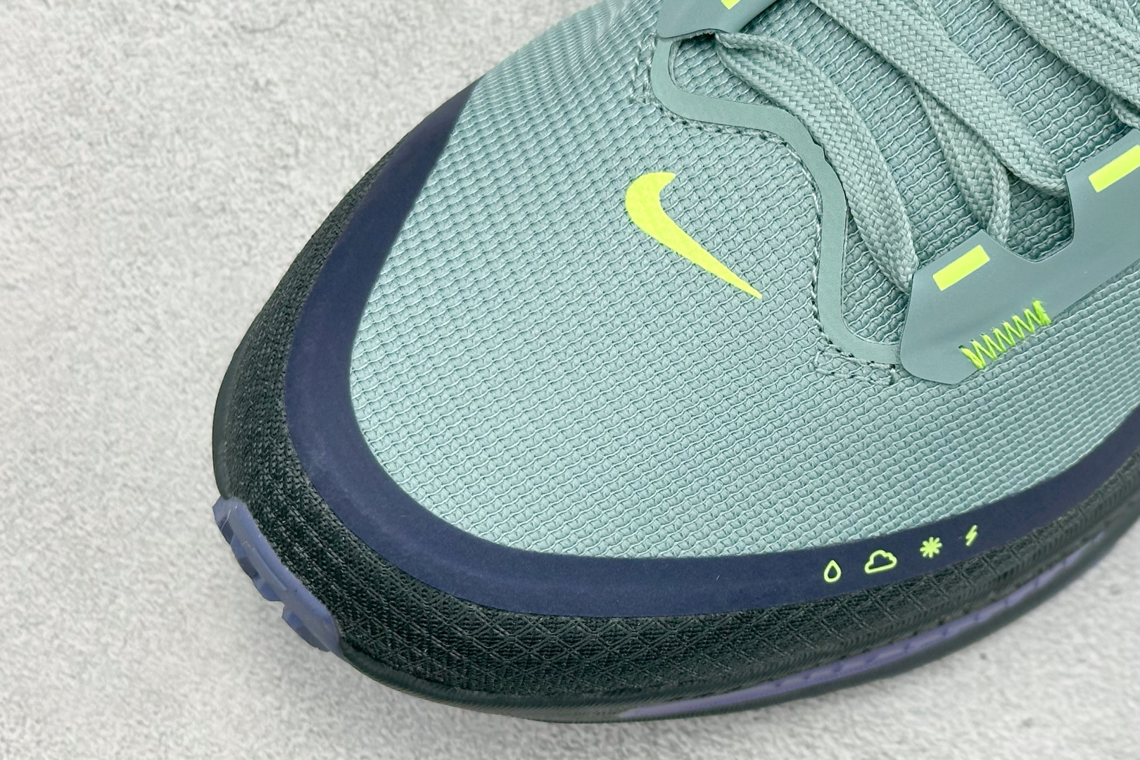 RS版Nike Air Zoom Vomero 18 GTX 缓震休闲跑鞋 货号：HQ7001-300尺