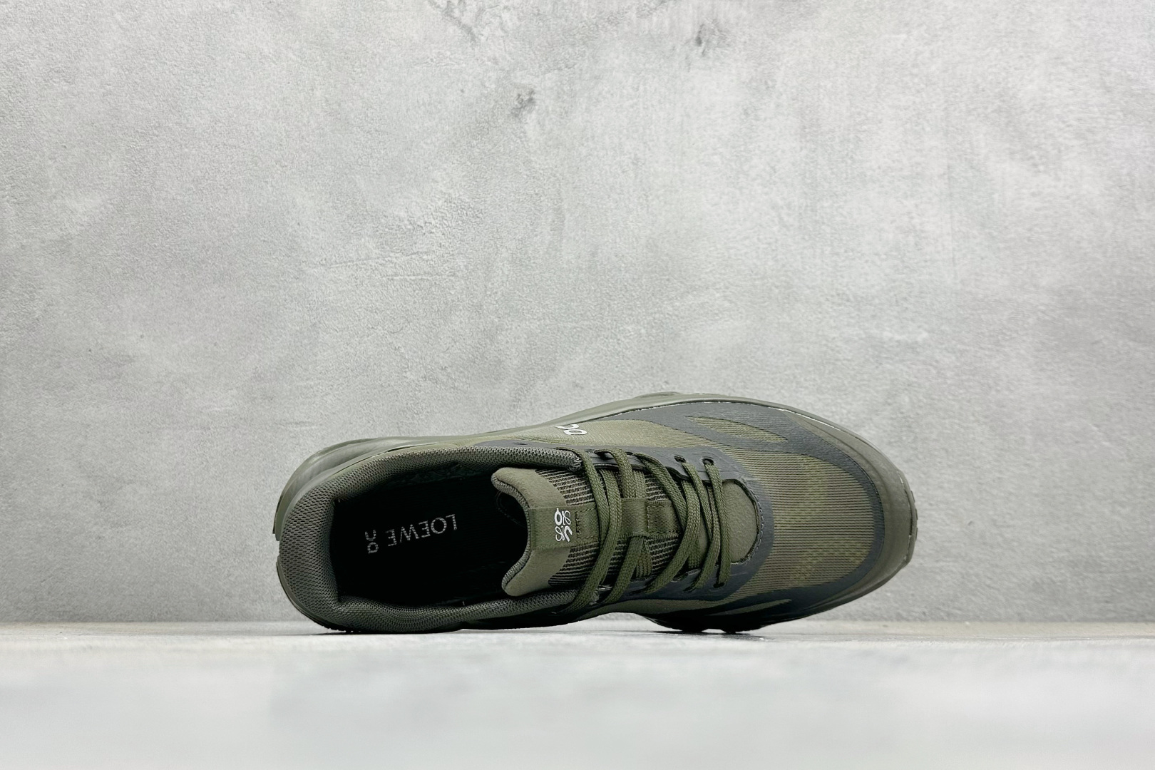 On昂跑 x LOEW罗意威2.0 Cloudtilt 舒适轻盈低帮跑步鞋 L929282X35