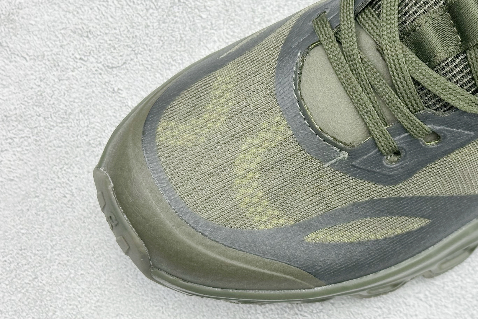 On昂跑 x LOEW罗意威2.0 Cloudtilt 舒适轻盈低帮跑步鞋 L929282X35