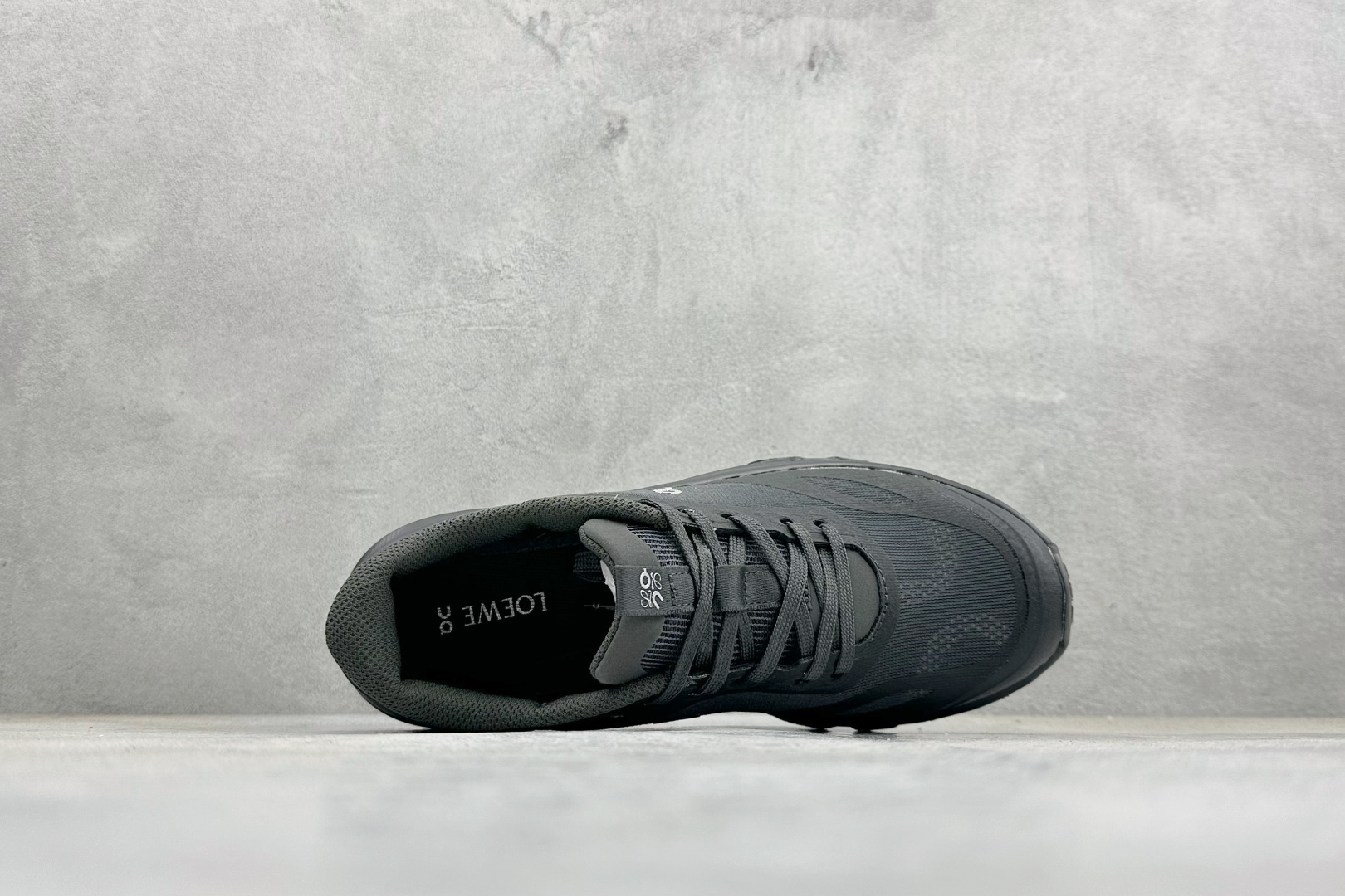 On昂跑 x LOEW罗意威2.0 Cloudtilt 舒适轻盈低帮跑步鞋 L929282X35