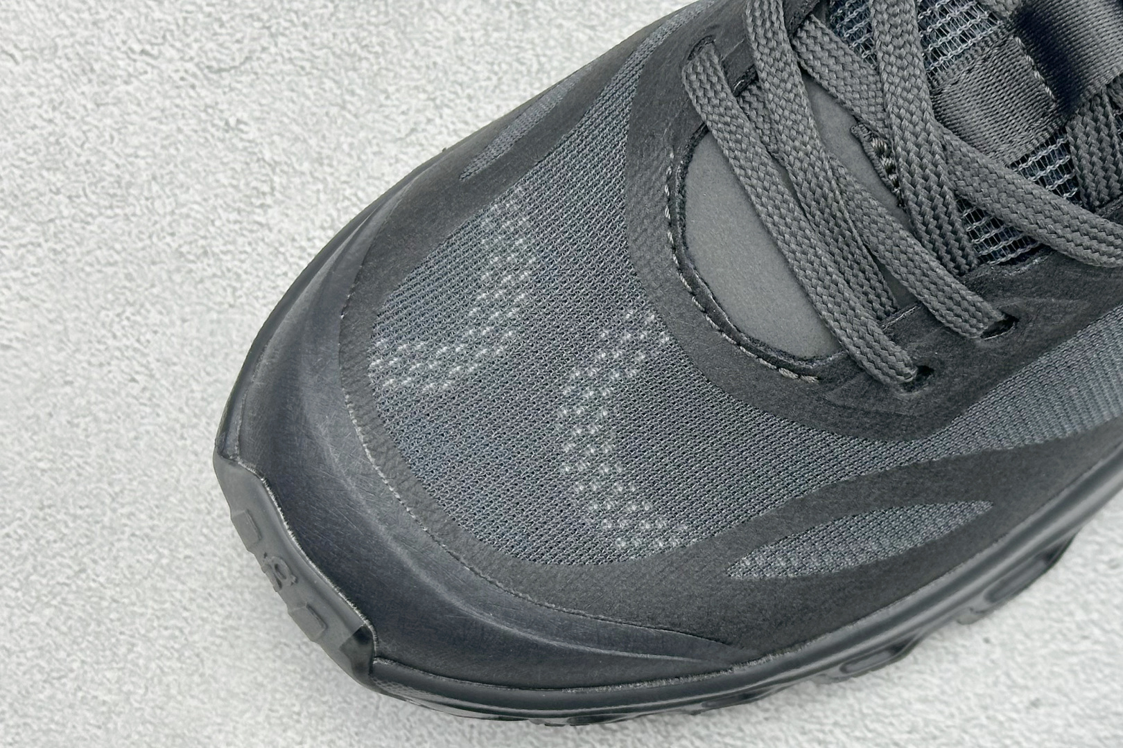 On昂跑 x LOEW罗意威2.0 Cloudtilt 舒适轻盈低帮跑步鞋 L929282X35