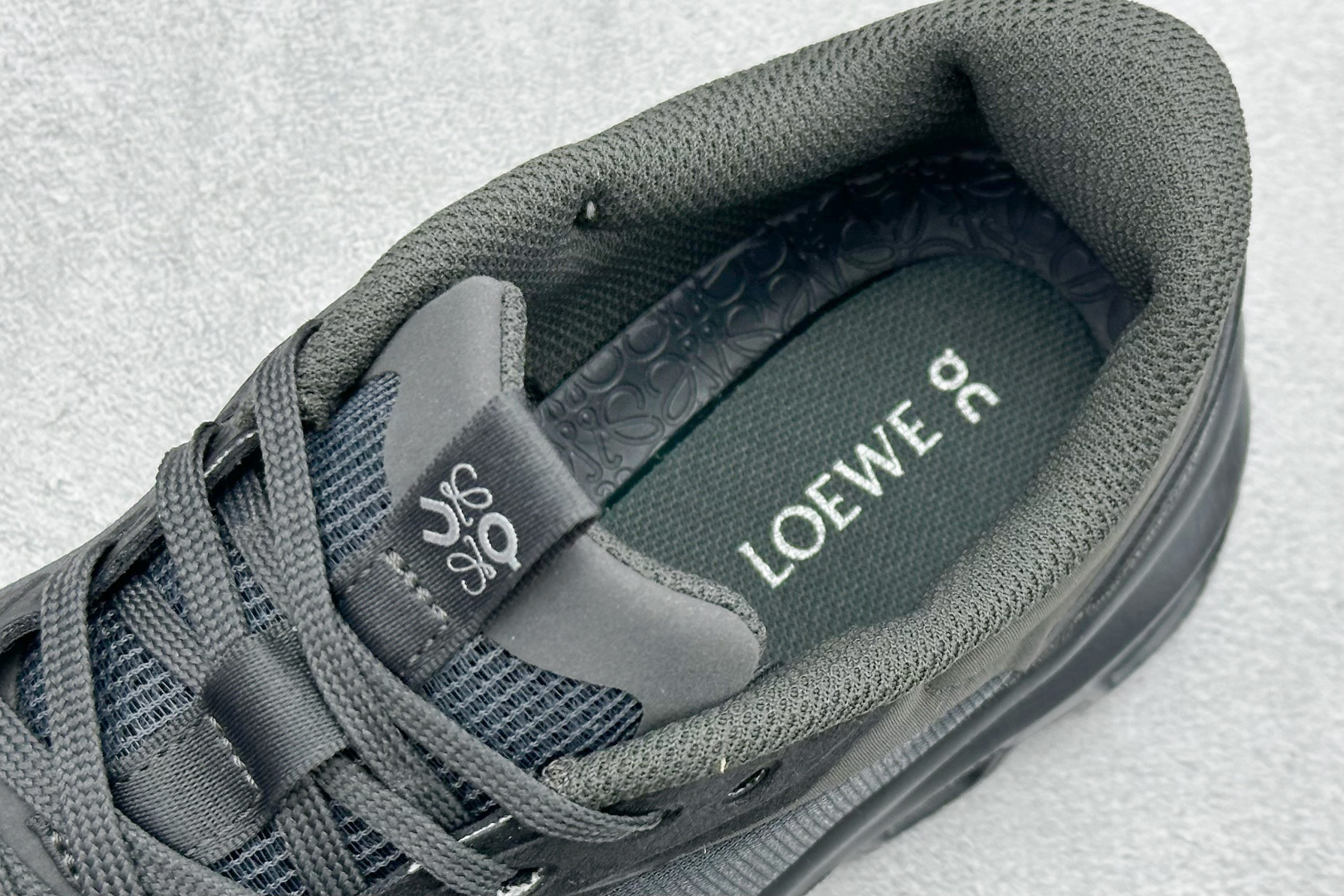 On昂跑 x LOEW罗意威2.0 Cloudtilt 舒适轻盈低帮跑步鞋 L929282X35