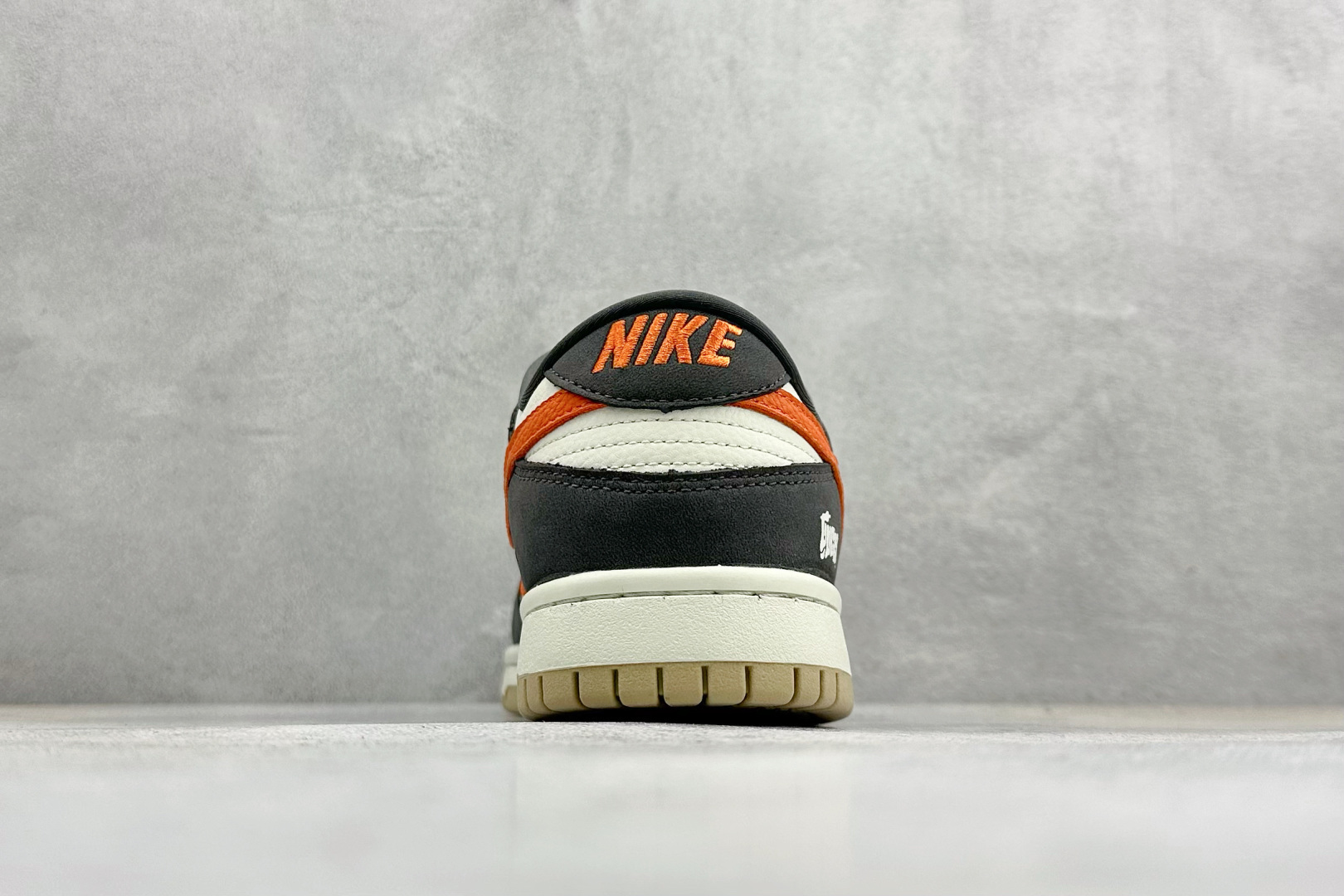 Nike SB Dunk Low“GUCCI联名——白灰桔” 高端定制 低帮休闲板鞋 YF9511-923