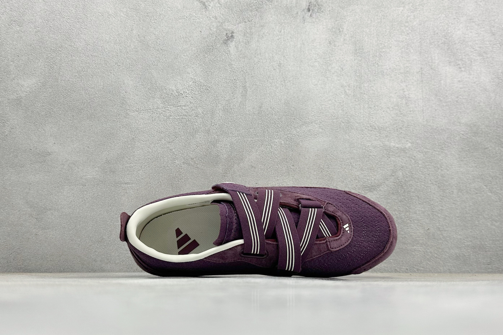 AdidUrban Reverie阿迪舒适时尚魔术贴防滑耐磨生活休闲鞋 KJ0394