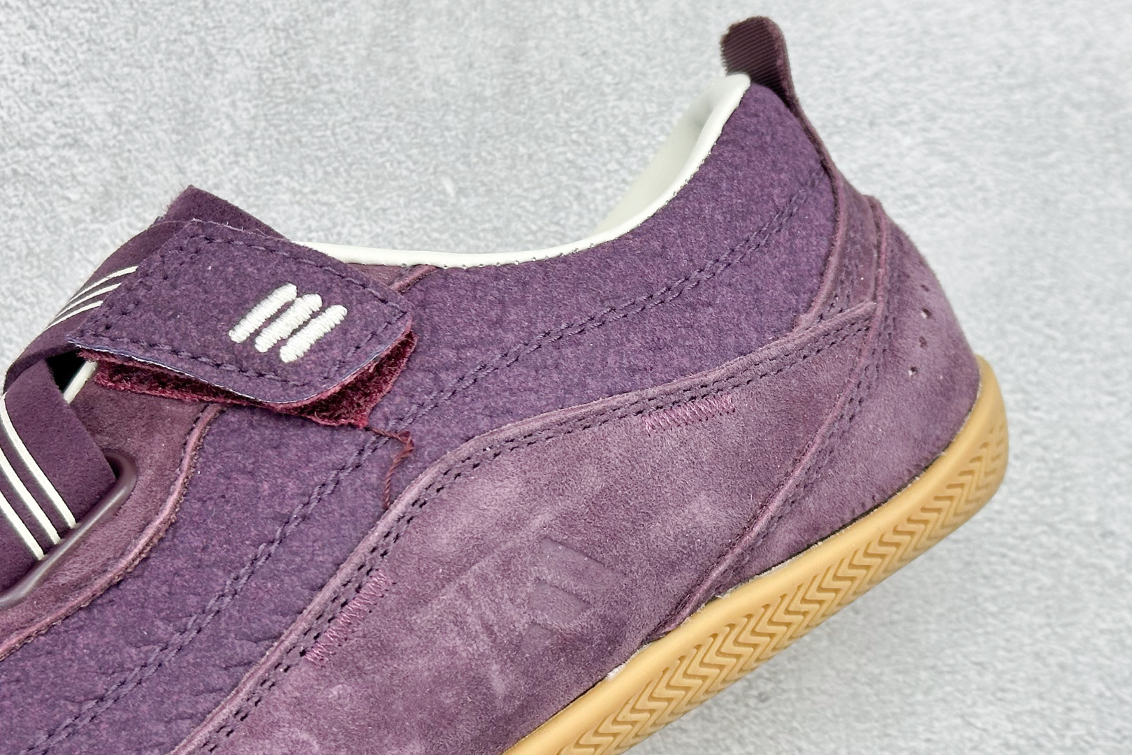 AdidUrban Reverie阿迪舒适时尚魔术贴防滑耐磨生活休闲鞋 KJ0394