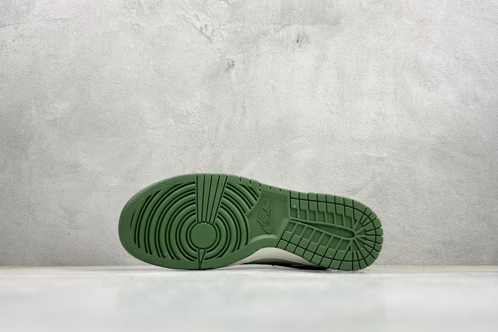 Nike SB Dunk Low 鬼脸联名 奶白抹茶绿 高端定制 低帮休闲板鞋 DS6608-018