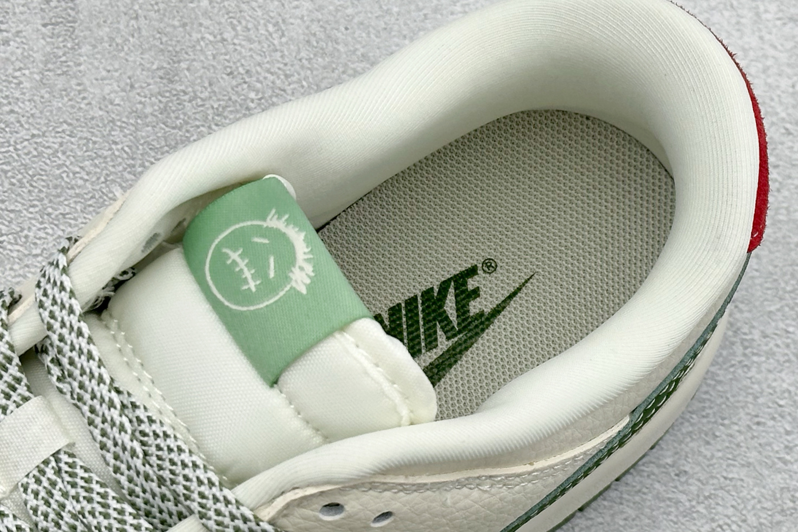 Nike SB Dunk Low 鬼脸联名 奶白抹茶绿 高端定制 低帮休闲板鞋 DS6608-018