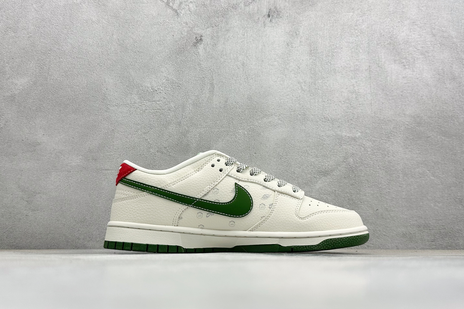 Nike SB Dunk Low 鬼脸联名 奶白抹茶绿 高端定制 低帮休闲板鞋 DS6608-018