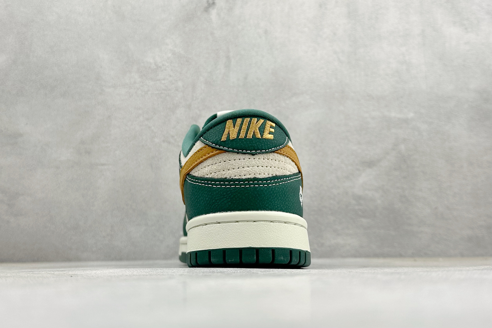 Nike SB Dunk Low“——卡其绿” 高端定制 低帮休闲板鞋 YF9511-921