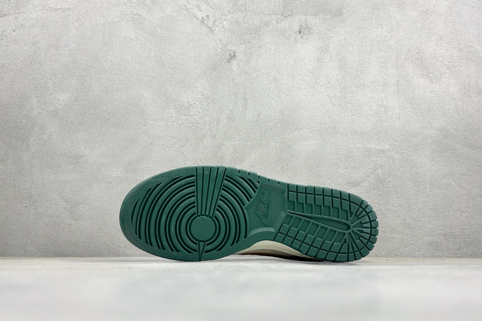 Nike SB Dunk Low“——卡其绿” 高端定制 低帮休闲板鞋 YF9511-921