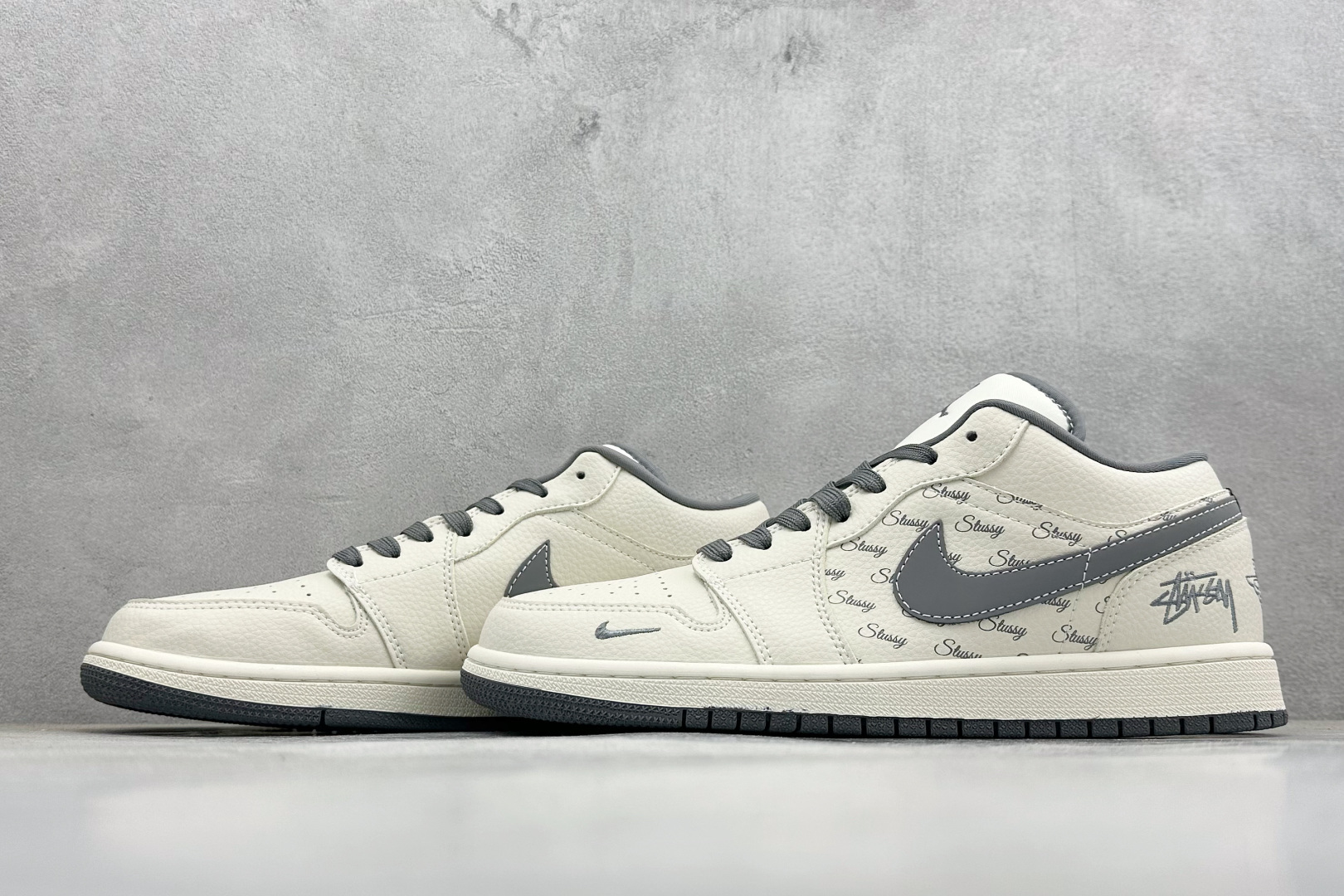 Nike Jordan Air Jordan 1“ 斯图西联名——米灰印花” 高端定制 低帮 复古 减震 防滑 耐磨 篮球鞋 LL8888-001