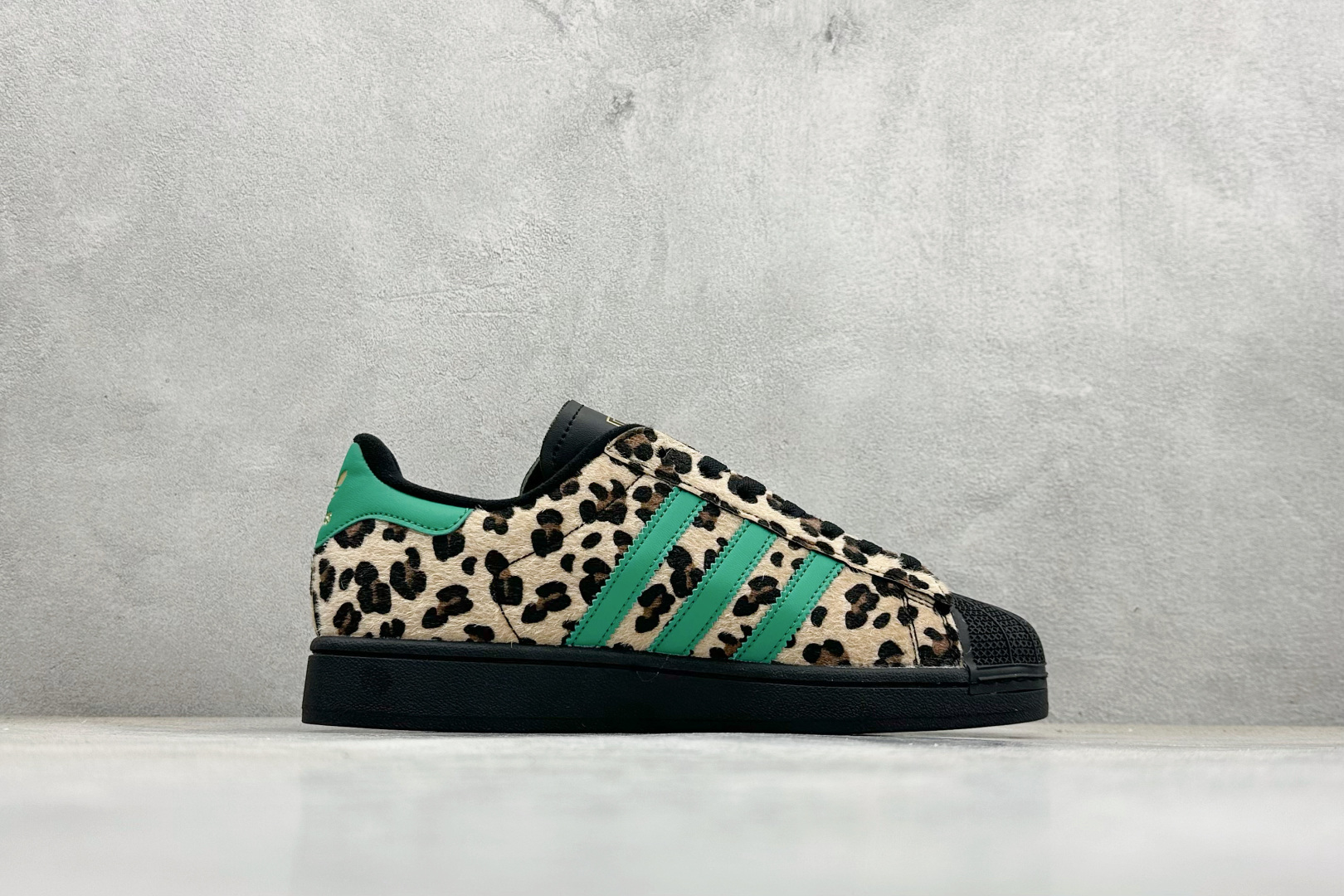 AdidOriginals Superstar 贝壳头休闲板鞋 JP8165