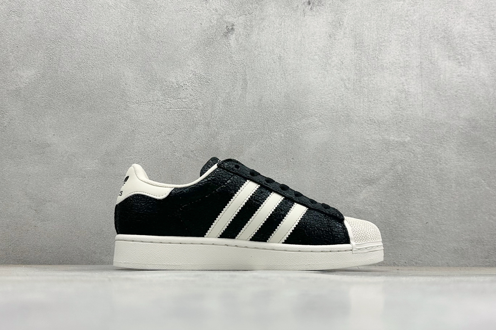 AdidOriginals Superstar 贝壳头休闲板鞋 JS4014