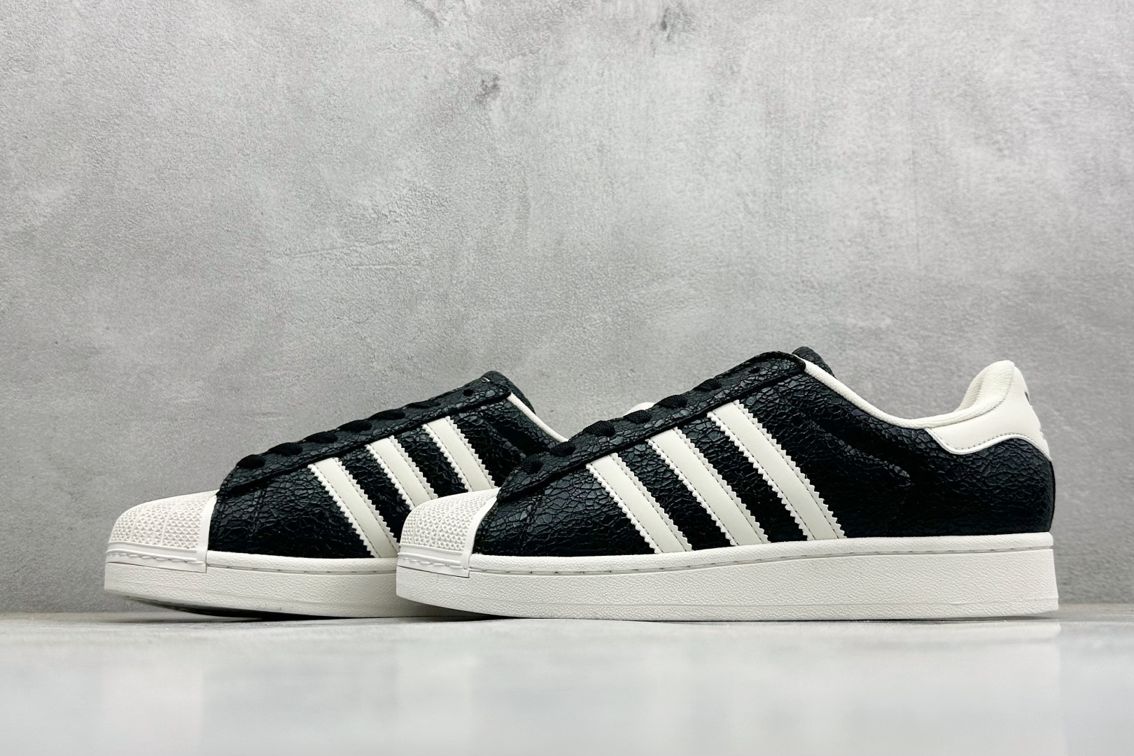 AdidOriginals Superstar 贝壳头休闲板鞋 JS4014