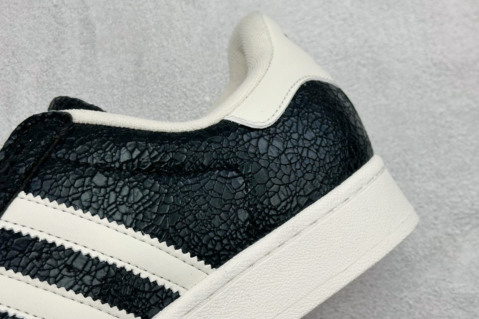 AdidOriginals Superstar 贝壳头休闲板鞋 JS4014