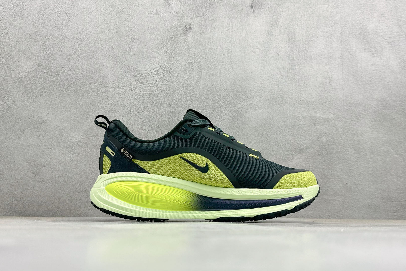 FS版Nike Air Zoom Vomero 18 GTX 缓震休闲跑鞋 HQ7002-300