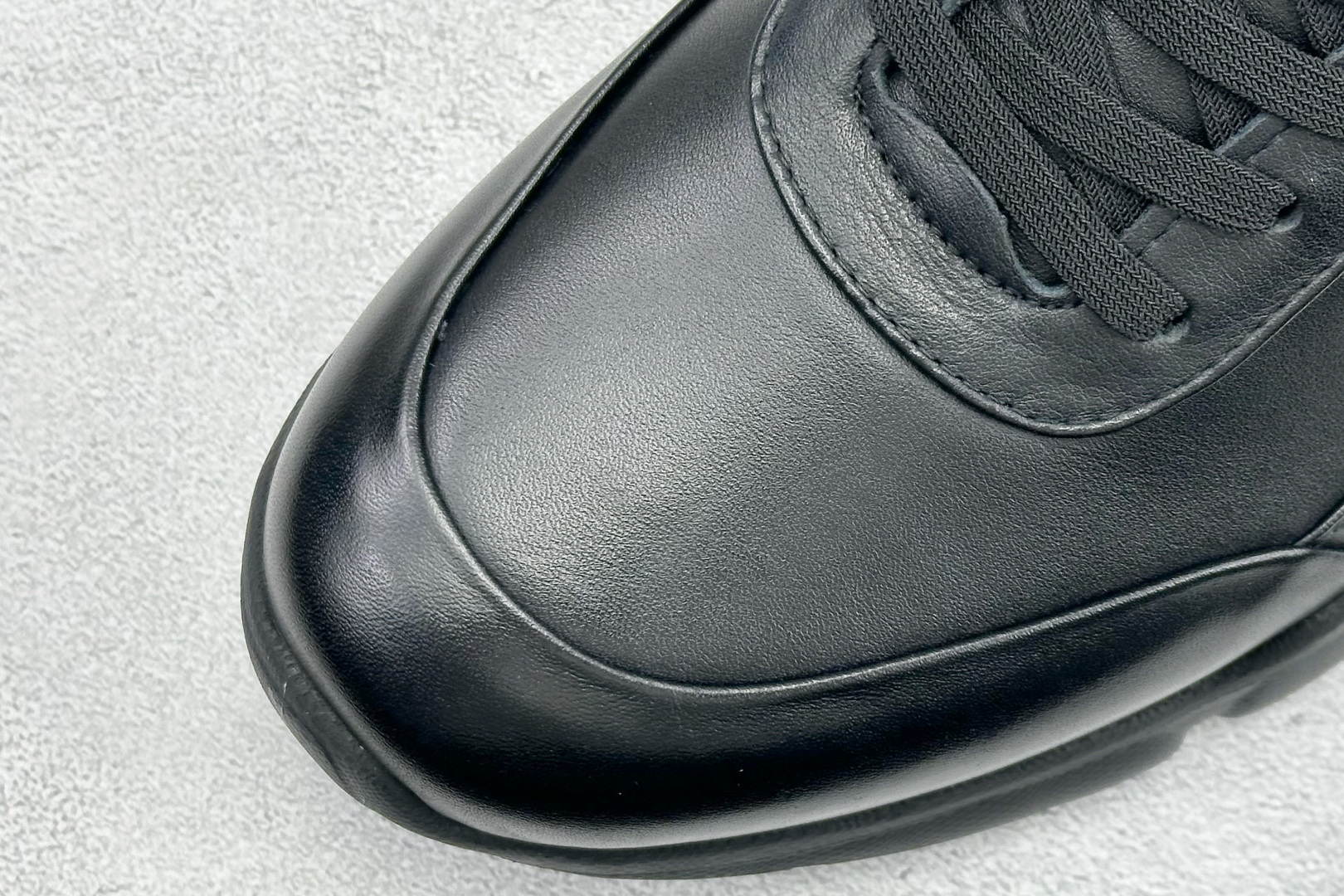 Ecco 爱步健步BIOMC系列 透气轻便防滑缓震牛皮跑鞋 882517-01001