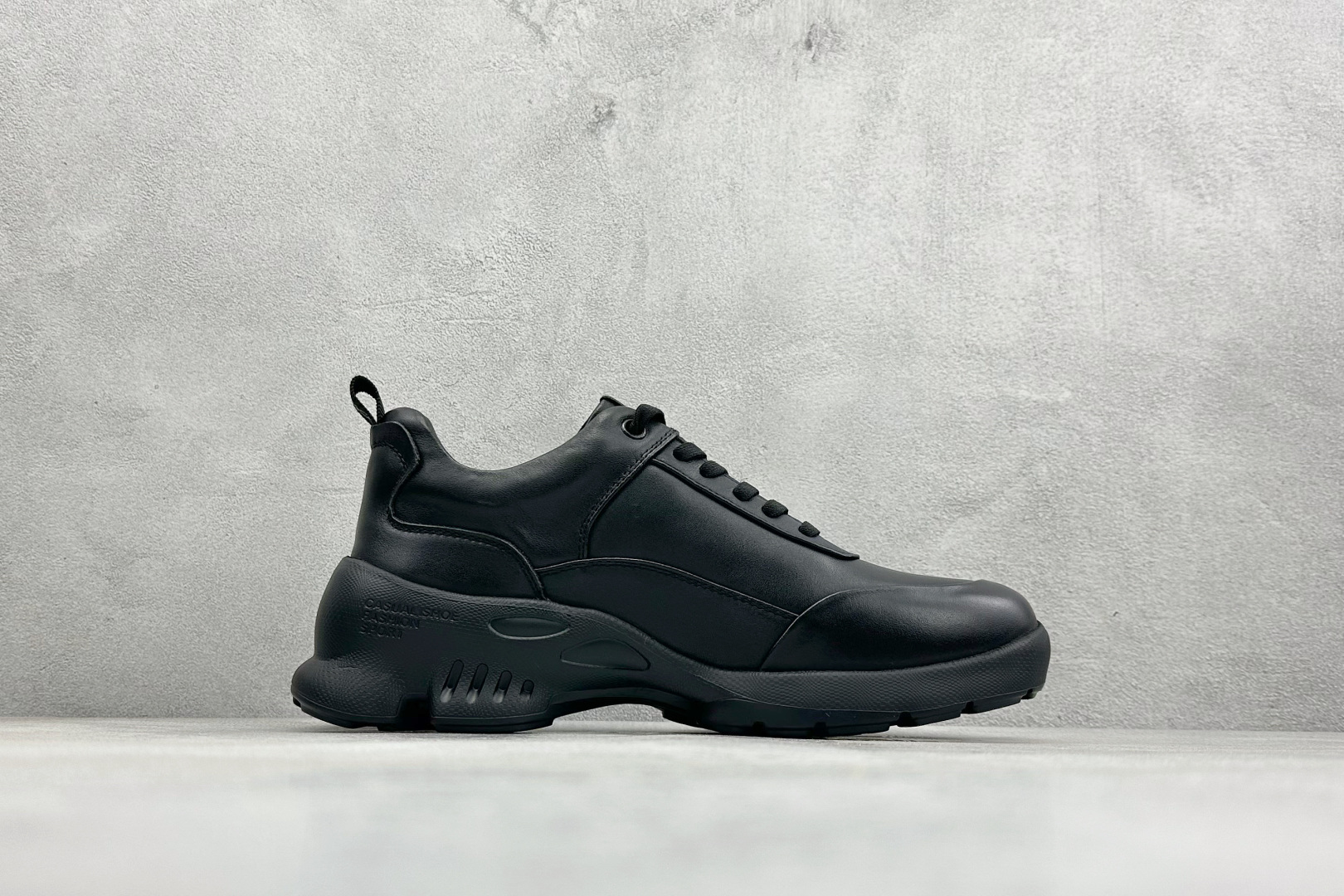 Ecco 爱步健步BIOMC系列 透气轻便防滑缓震牛皮跑鞋 882517-01001