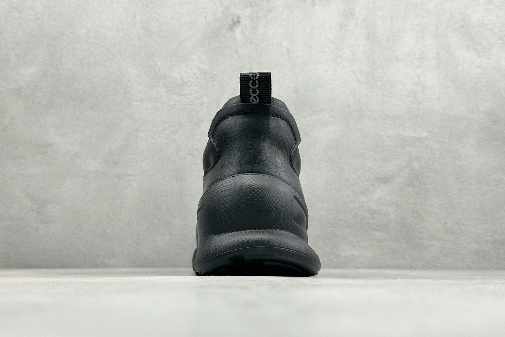 Ecco 爱步健步BIOMC系列 透气轻便防滑缓震牛皮跑鞋 882517-01001