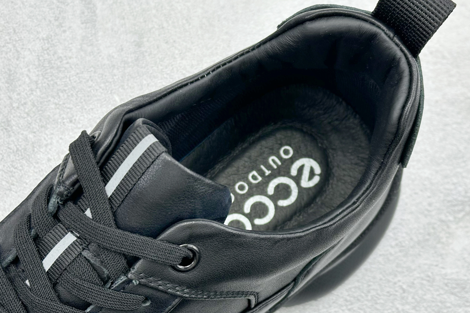 Ecco 爱步健步BIOMC系列 透气轻便防滑缓震牛皮跑鞋 882517-01001