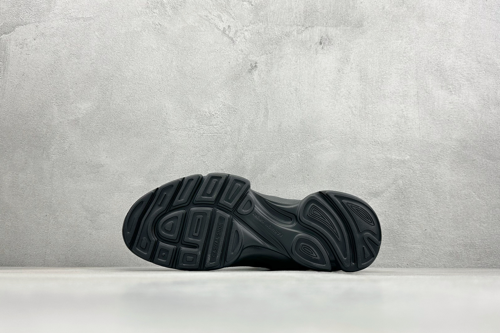 Ecco 爱步健步BIOMC系列 透气轻便防滑缓震牛皮跑鞋 882517-01001