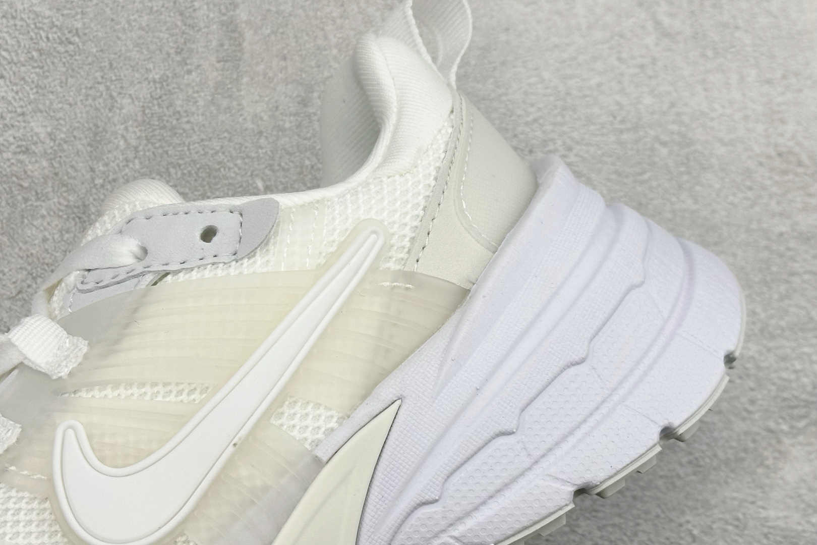 Nike V2K Run 减震防滑复古低帮跑步鞋 HJ5269-100-莆田鞋,莆田鞋货源,高仿鞋,高仿鞋货源,安福档口,莆田高仿鞋,莆田鞋批发,高仿鞋批发,莆田高仿运动鞋,高仿运动鞋,莆田运动鞋 Nike V2K Run 减震防滑复古低帮跑步鞋 HJ5269-100