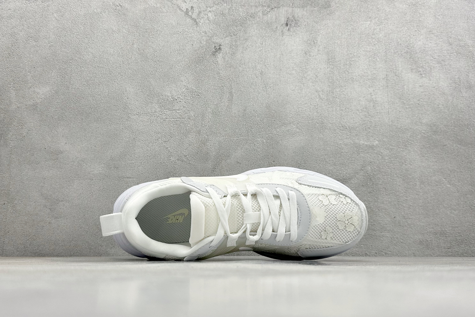 Nike V2K Run 减震防滑复古低帮跑步鞋 HJ5269-100-莆田鞋,莆田鞋货源,高仿鞋,高仿鞋货源,安福档口,莆田高仿鞋,莆田鞋批发,高仿鞋批发,莆田高仿运动鞋,高仿运动鞋,莆田运动鞋 Nike V2K Run 减震防滑复古低帮跑步鞋 HJ5269-100