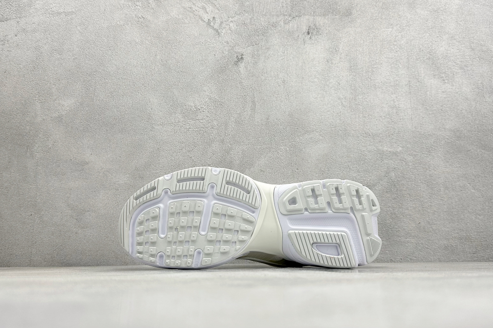 Nike V2K Run 减震防滑复古低帮跑步鞋 HJ5269-100-莆田鞋,莆田鞋货源,高仿鞋,高仿鞋货源,安福档口,莆田高仿鞋,莆田鞋批发,高仿鞋批发,莆田高仿运动鞋,高仿运动鞋,莆田运动鞋 Nike V2K Run 减震防滑复古低帮跑步鞋 HJ5269-100