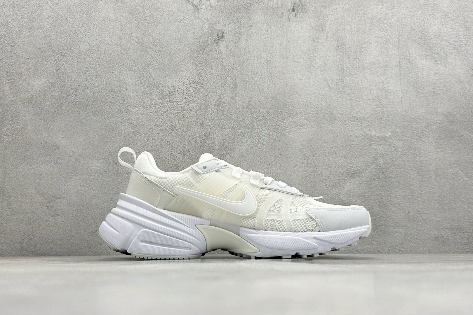 Nike V2K Run 减震防滑复古低帮跑步鞋 HJ5269-100-莆田鞋,莆田鞋货源,高仿鞋,高仿鞋货源,安福档口,莆田高仿鞋,莆田鞋批发,高仿鞋批发,莆田高仿运动鞋,高仿运动鞋,莆田运动鞋 Nike V2K Run 减震防滑复古低帮跑步鞋 HJ5269-100