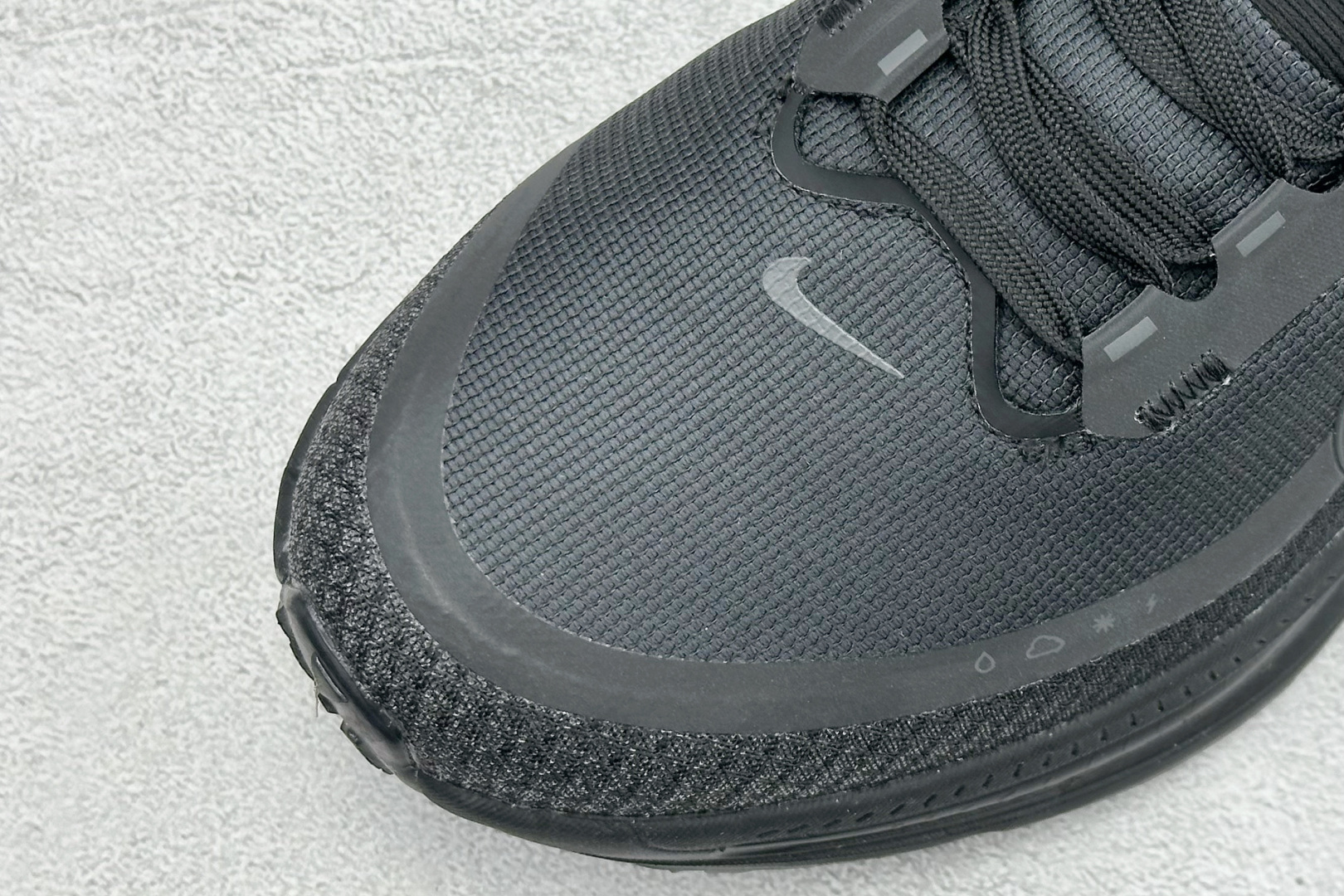 Nike VOMERO 18 GTX 舒适减震防滑 低帮跑步鞋 HQ7002-001