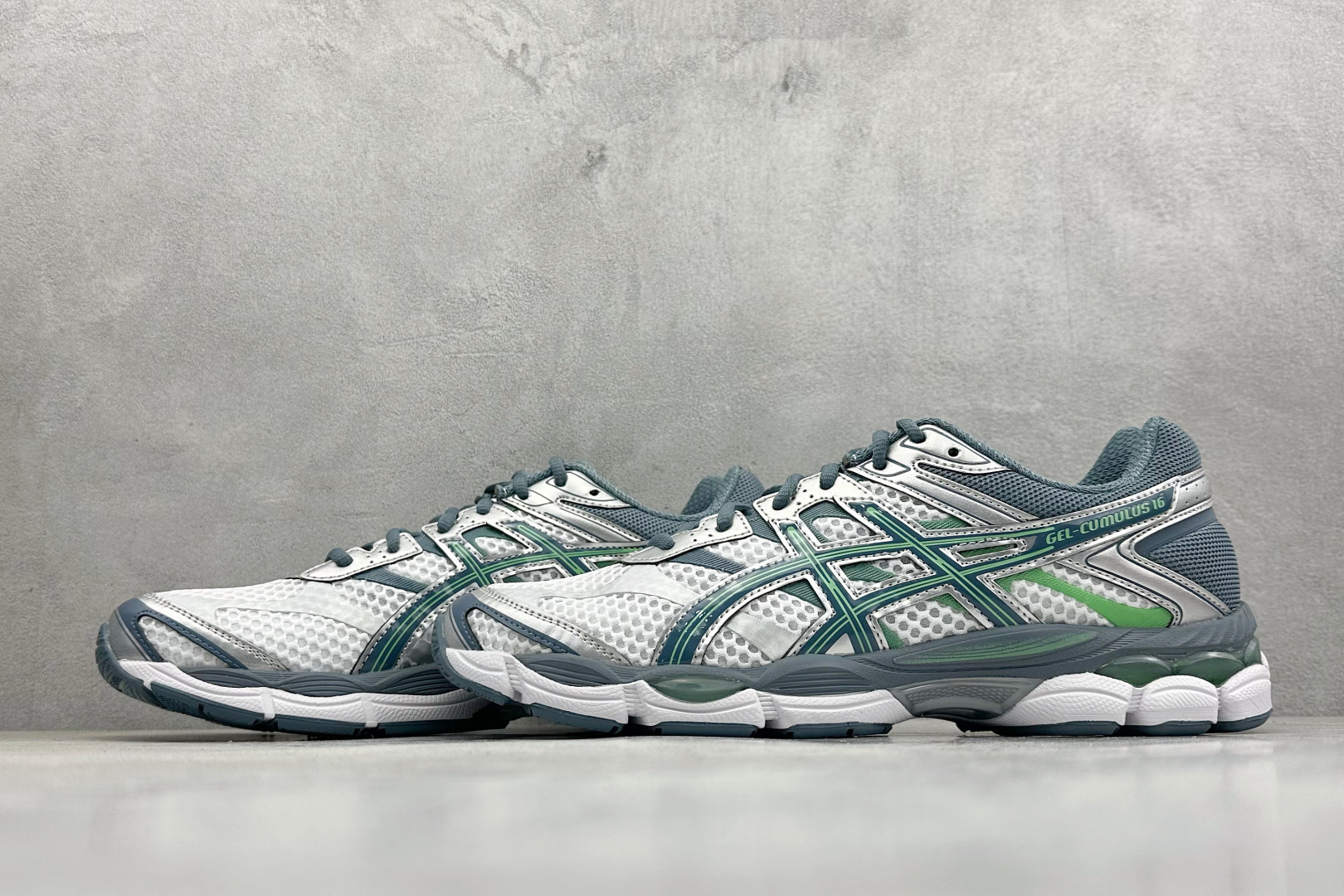 Asics Gel-Cumulus 16 亚瑟士复古透气休闲缓震耐磨跑步鞋 1203A733-100