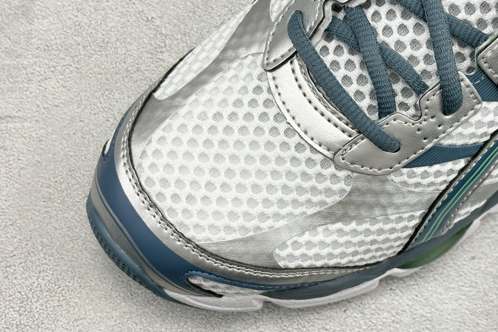 Asics Gel-Cumulus 16 亚瑟士复古透气休闲缓震耐磨跑步鞋 1203A733-100