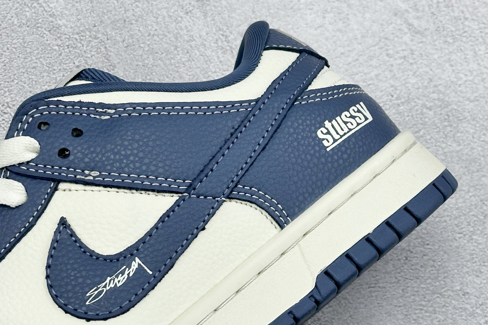 Nike SB Dunk Low 斯图西“联名——卡其绿” 高端定制 低帮休闲板鞋 YF9511-920