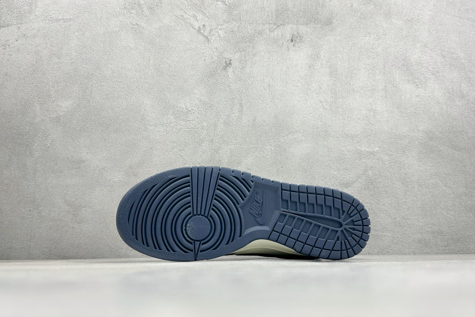 Nike SB Dunk Low 斯图西“联名——卡其绿” 高端定制 低帮休闲板鞋 YF9511-920