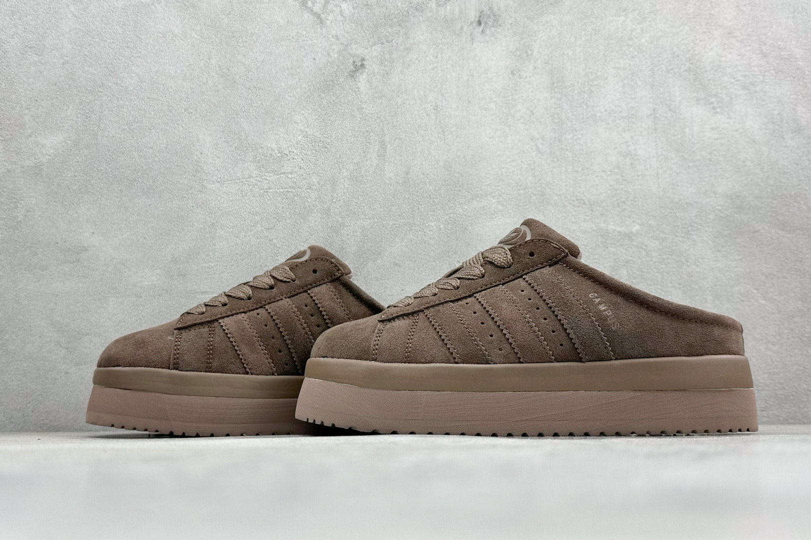 AdidCAMPUS 00s WTR LO W 阿迪系列面包风经典复古低帮百搭休闲加绒半拖 JR3731