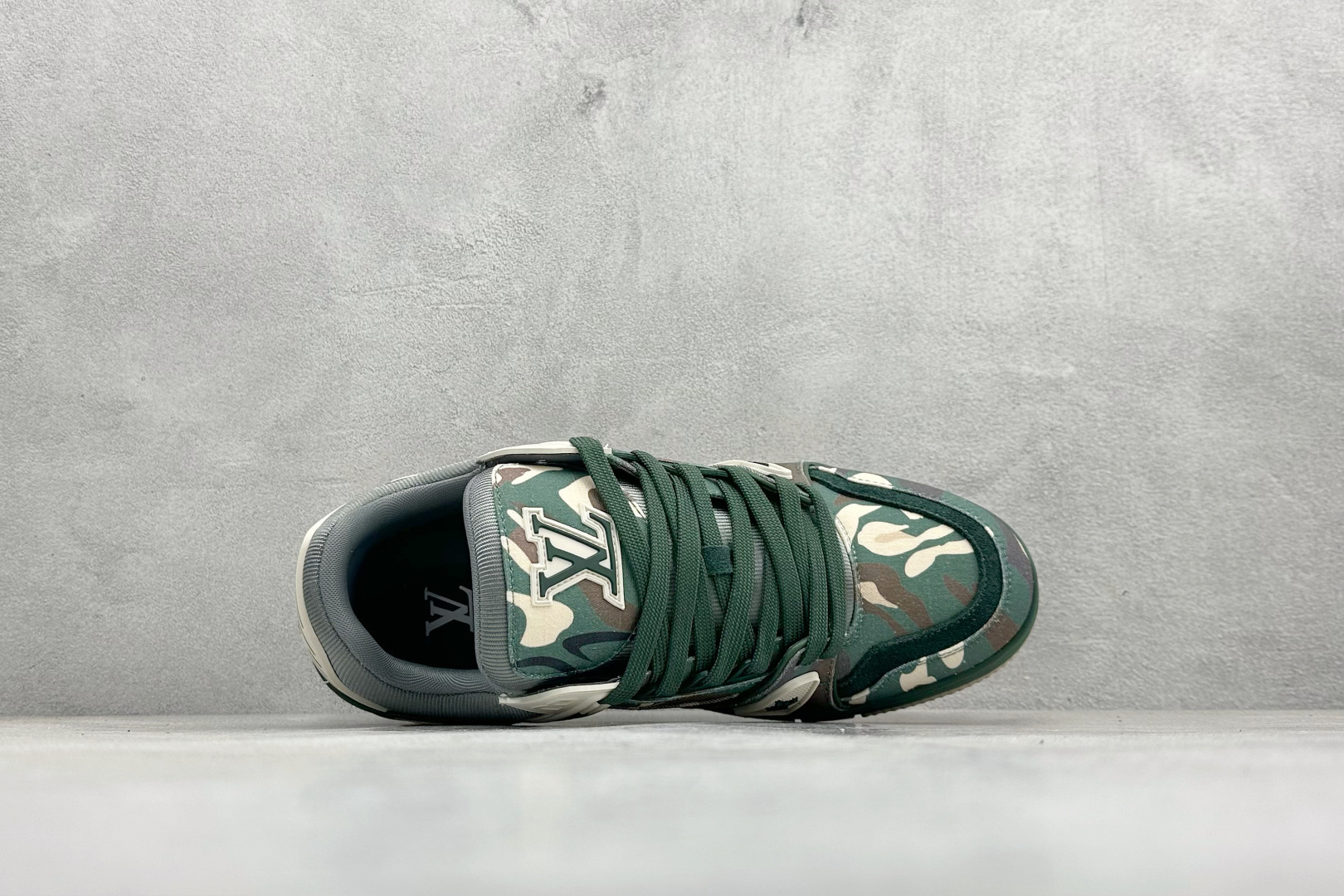 YS纯原广奢高端货 LOUIS VUITT×Nigo 联名款 路易威登 LV Trainer FW25 帆布军绿色